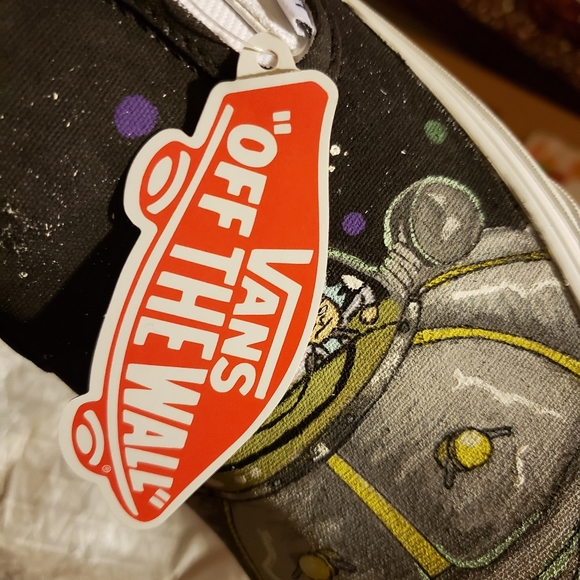 Custom Vans - Picture 5 of 10